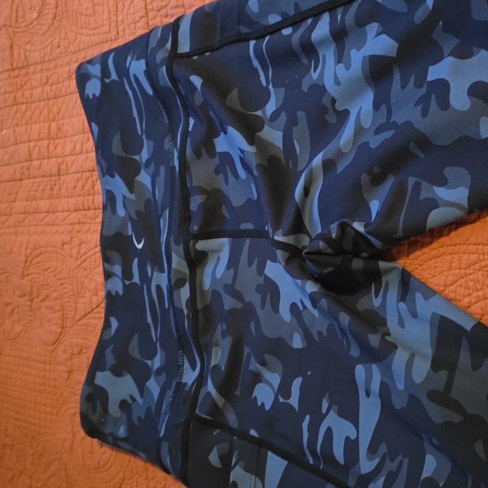 Zyia capri leggings - Picture 2 of 3